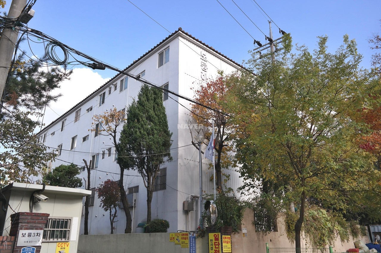 Building entrance with signage