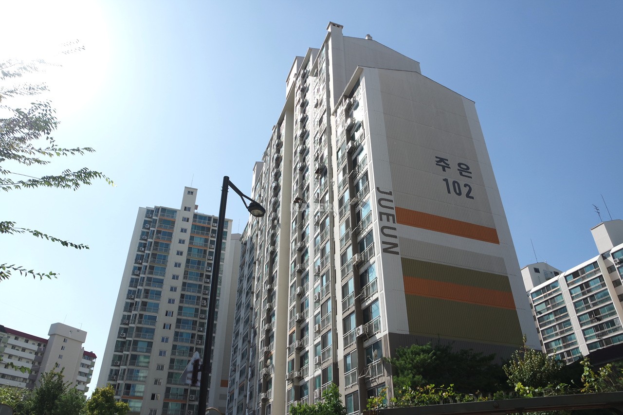 Building entrance with signage