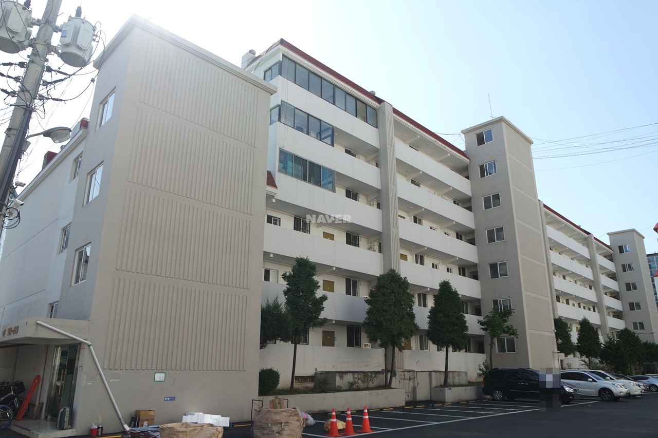 Building entrance with signage