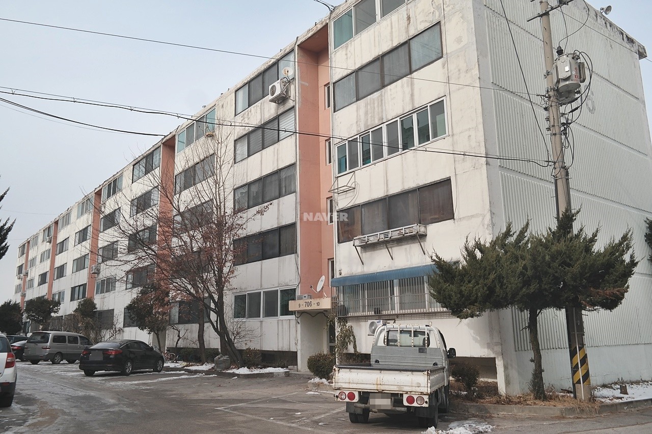 Building entrance with signage