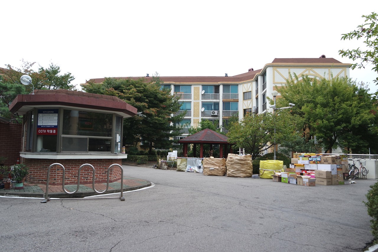 Building entrance with signage