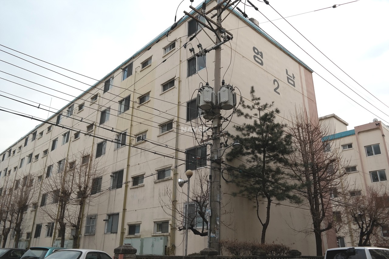 Building entrance with signage