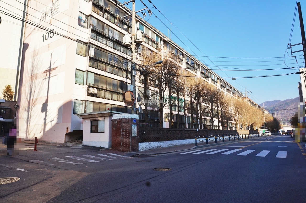 Building entrance with signage