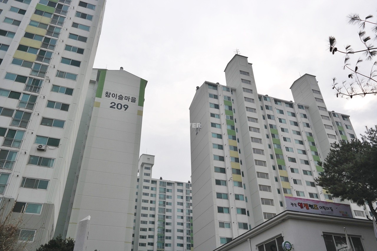 Building entrance with signage