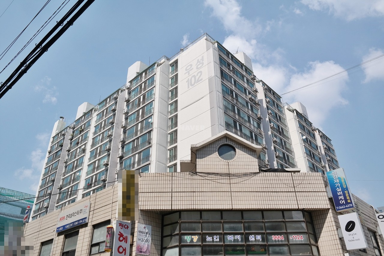 Building entrance with signage