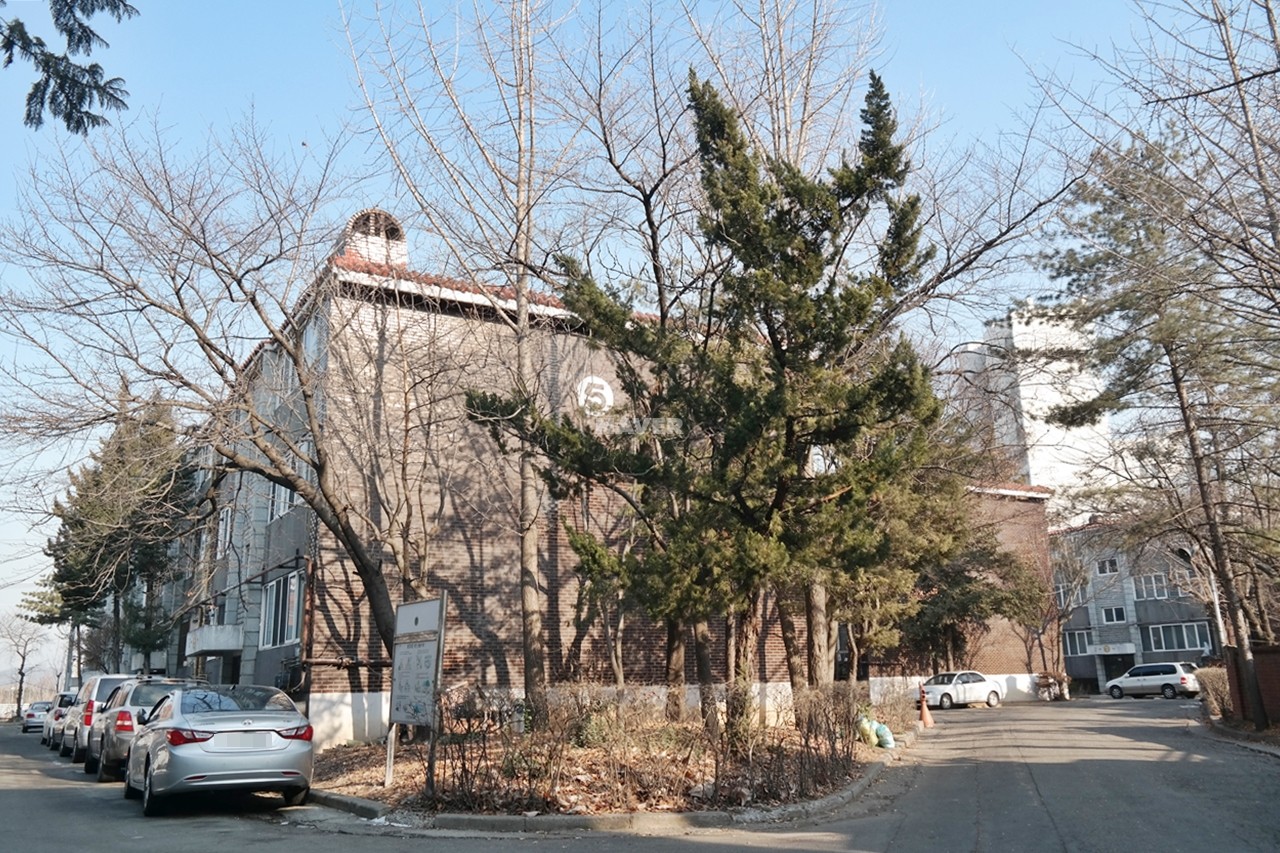 Building entrance with signage