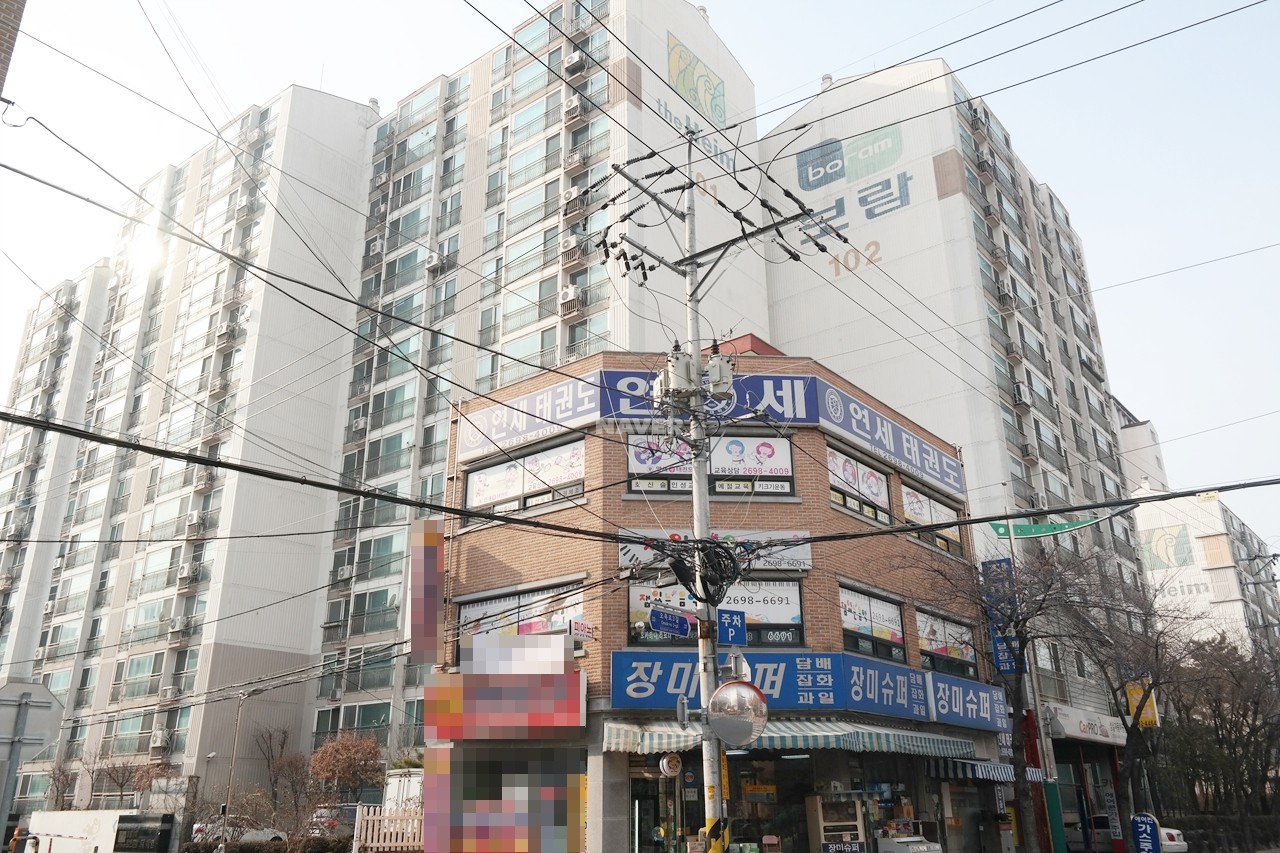 Building entrance with signage