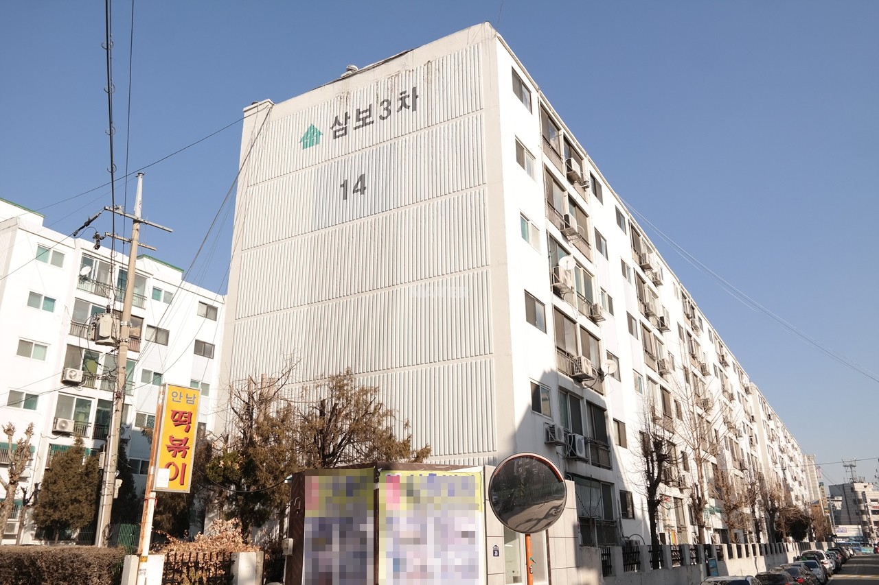 Building entrance with signage