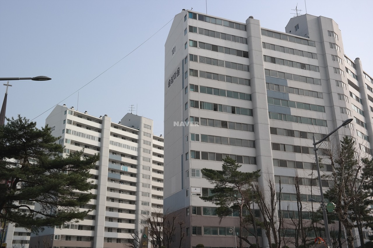 Building entrance with signage