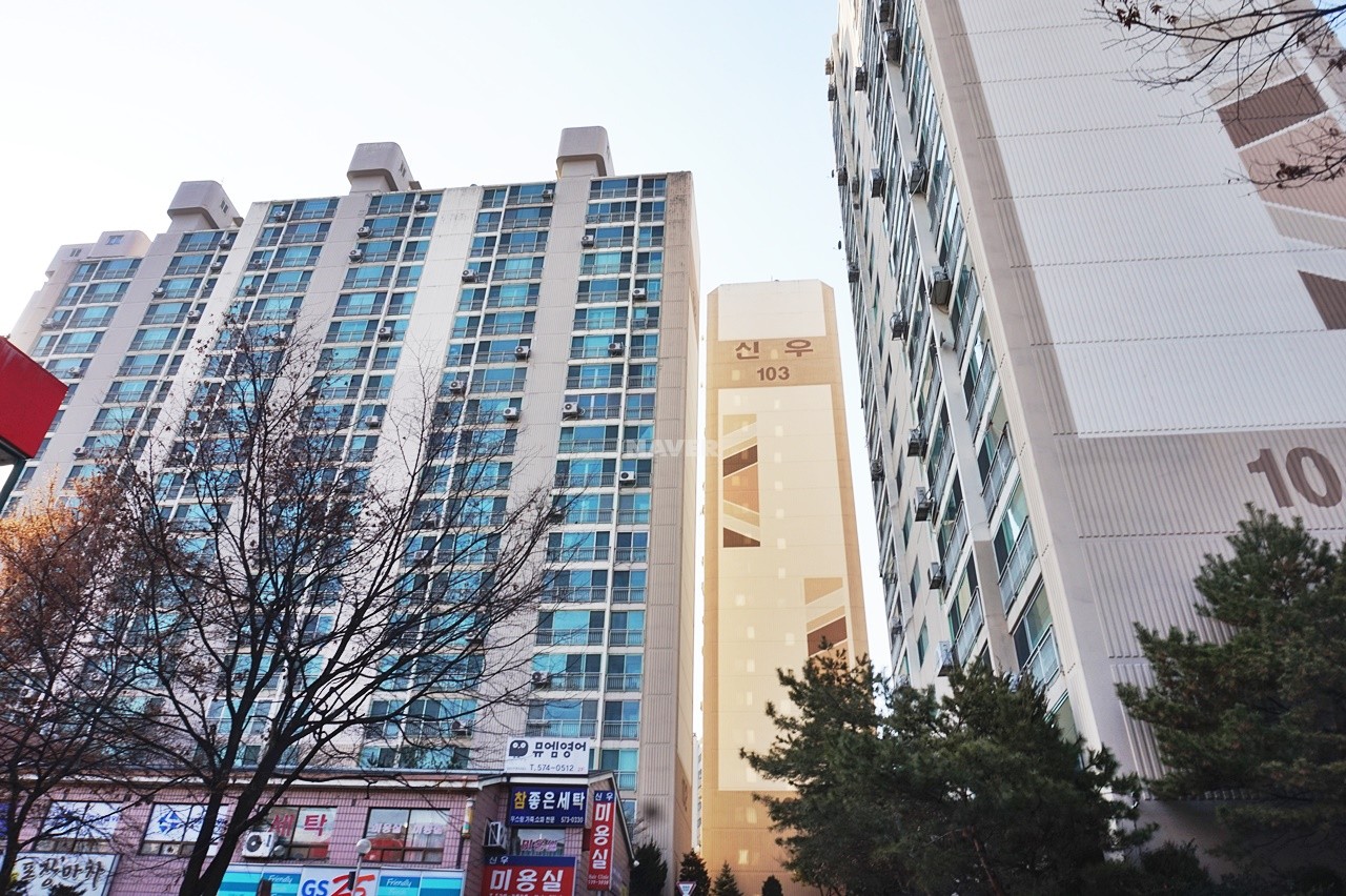 Building entrance with signage