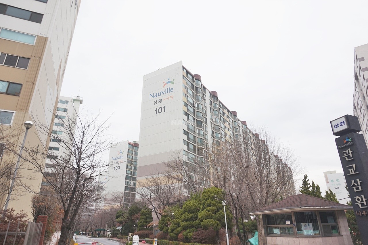 Building entrance with signage