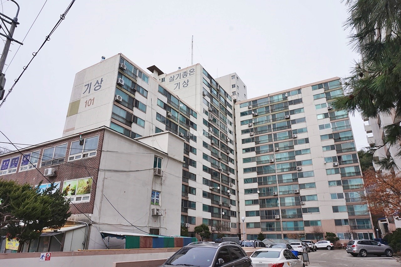 Building entrance with signage