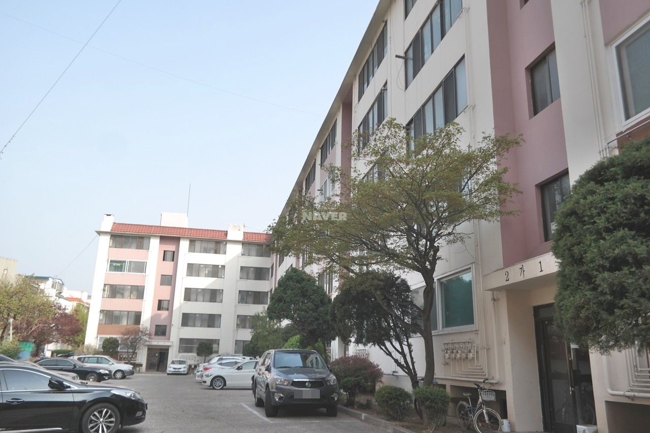 Building entrance with signage