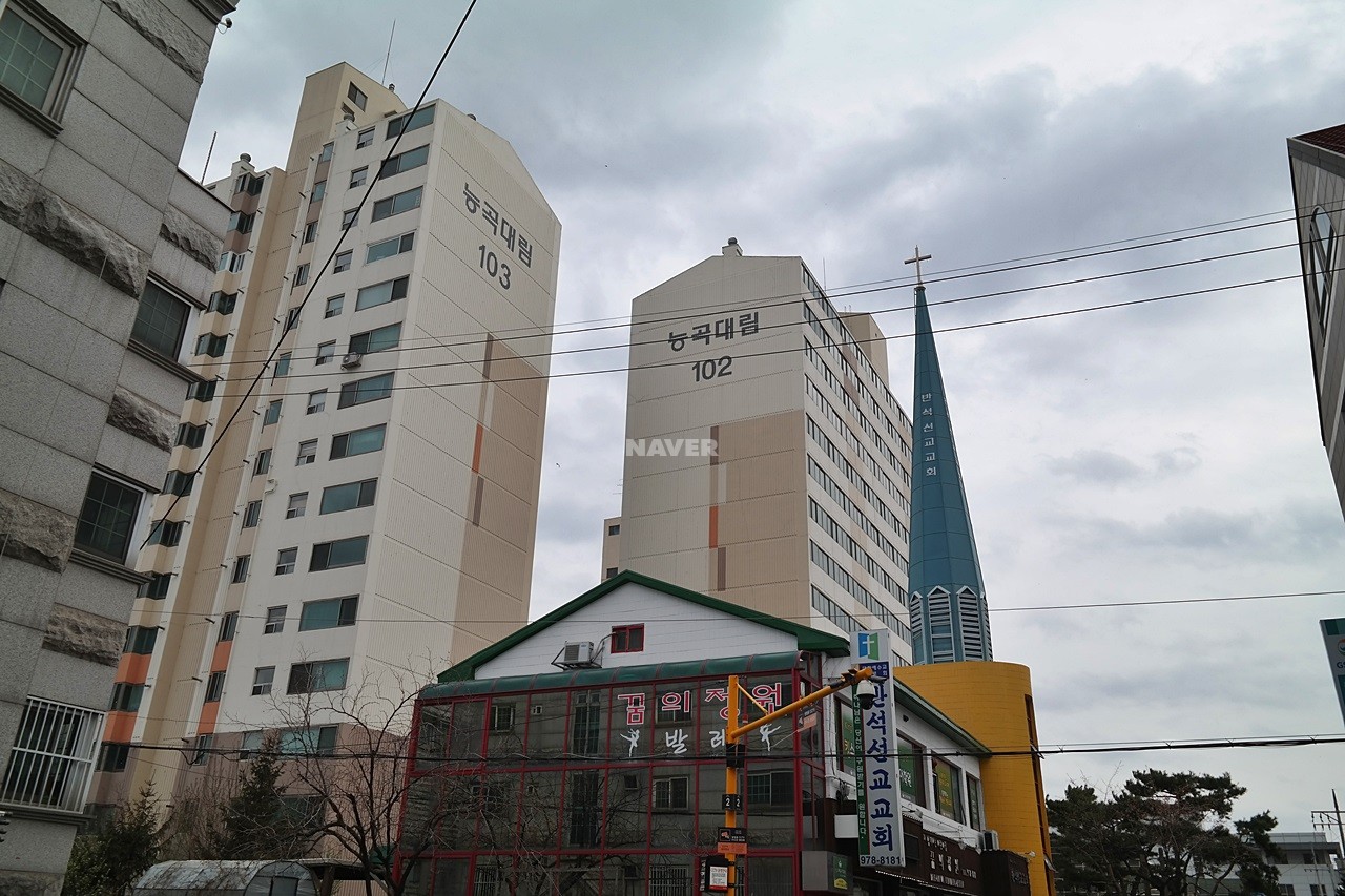 Building entrance with signage