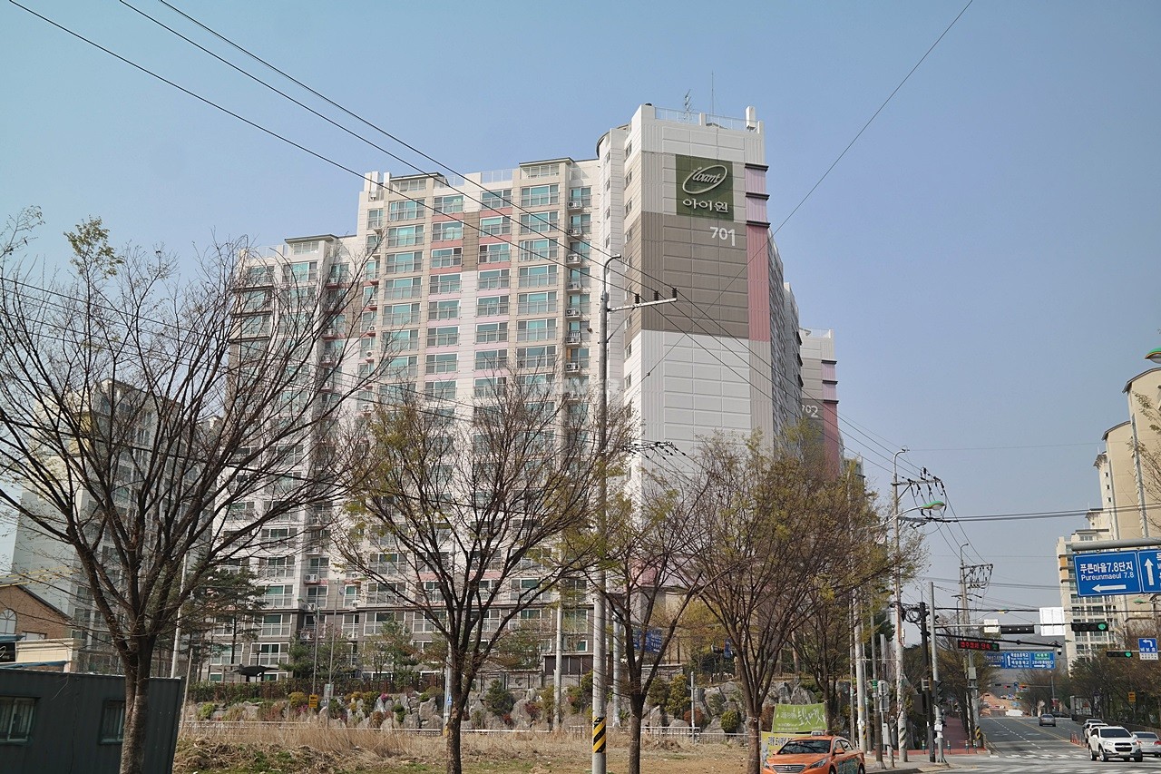 Building entrance with signage