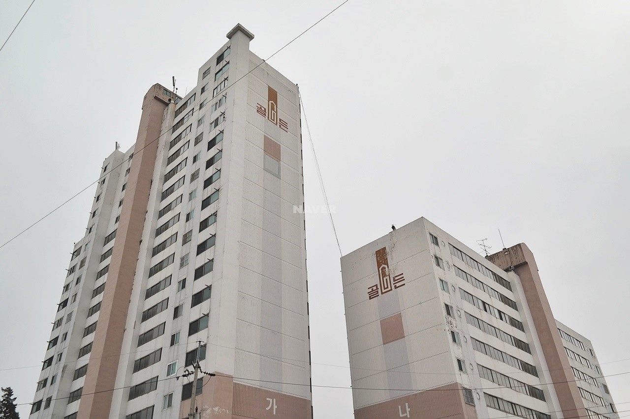 Building entrance with signage
