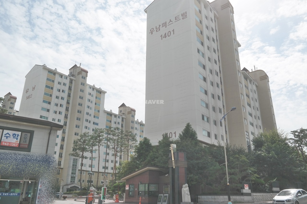 Building entrance with signage