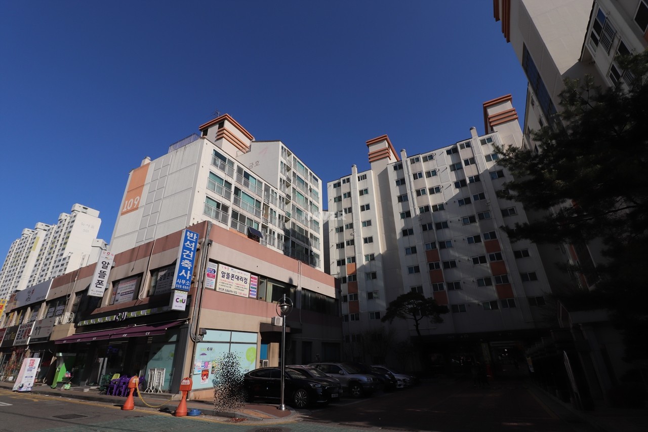 Building entrance with signage