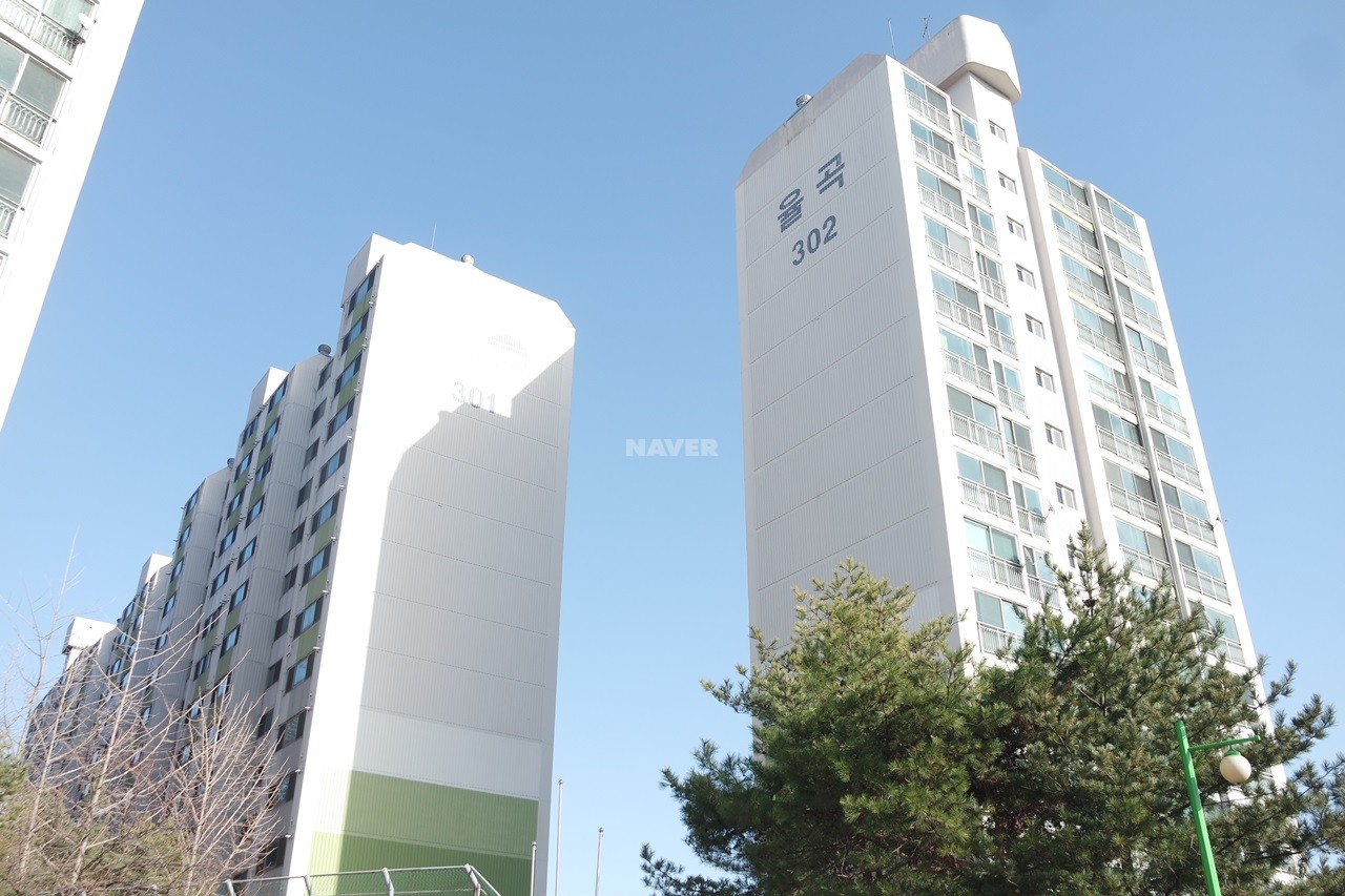 Building entrance with signage