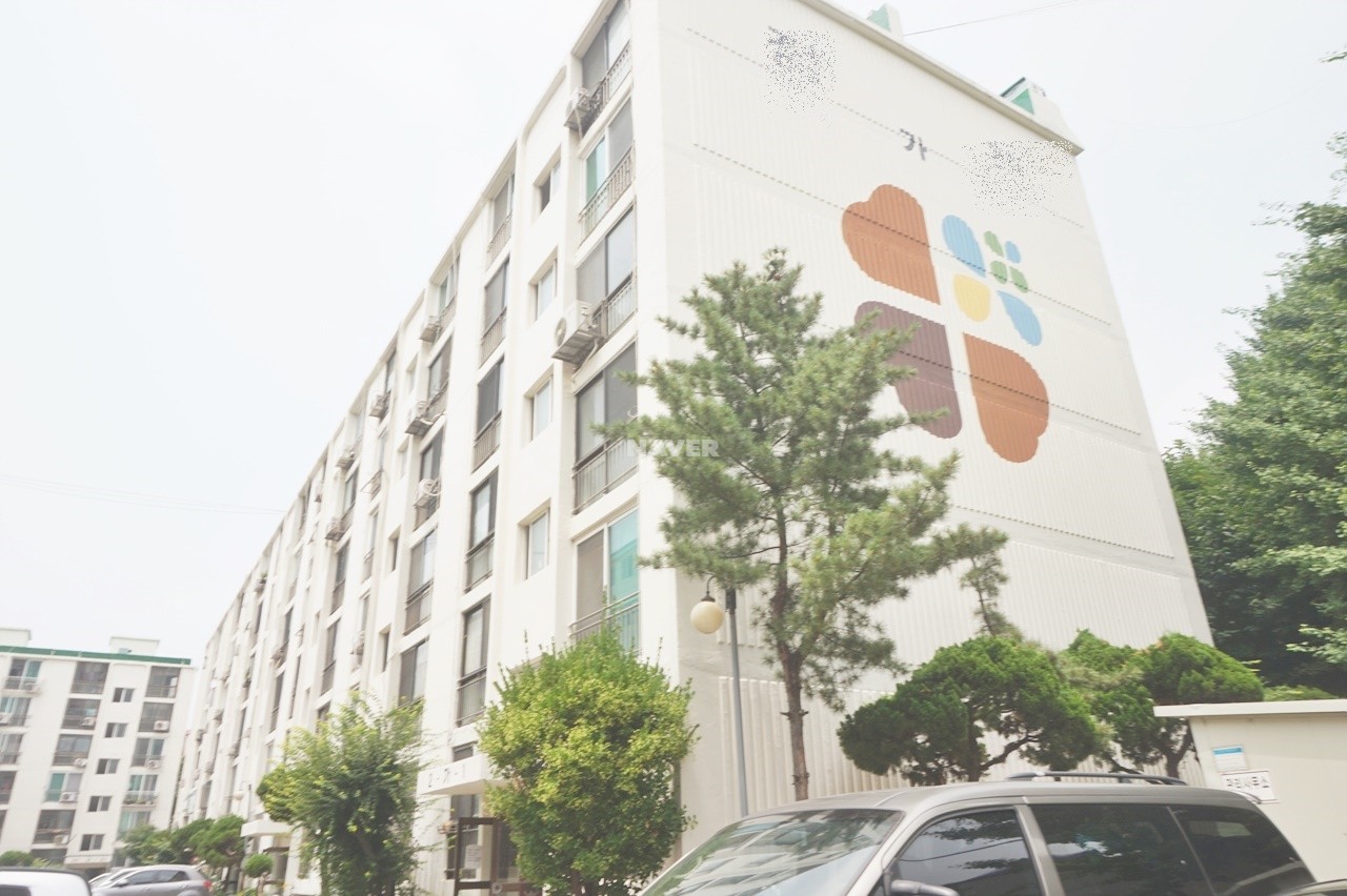 Building entrance with signage