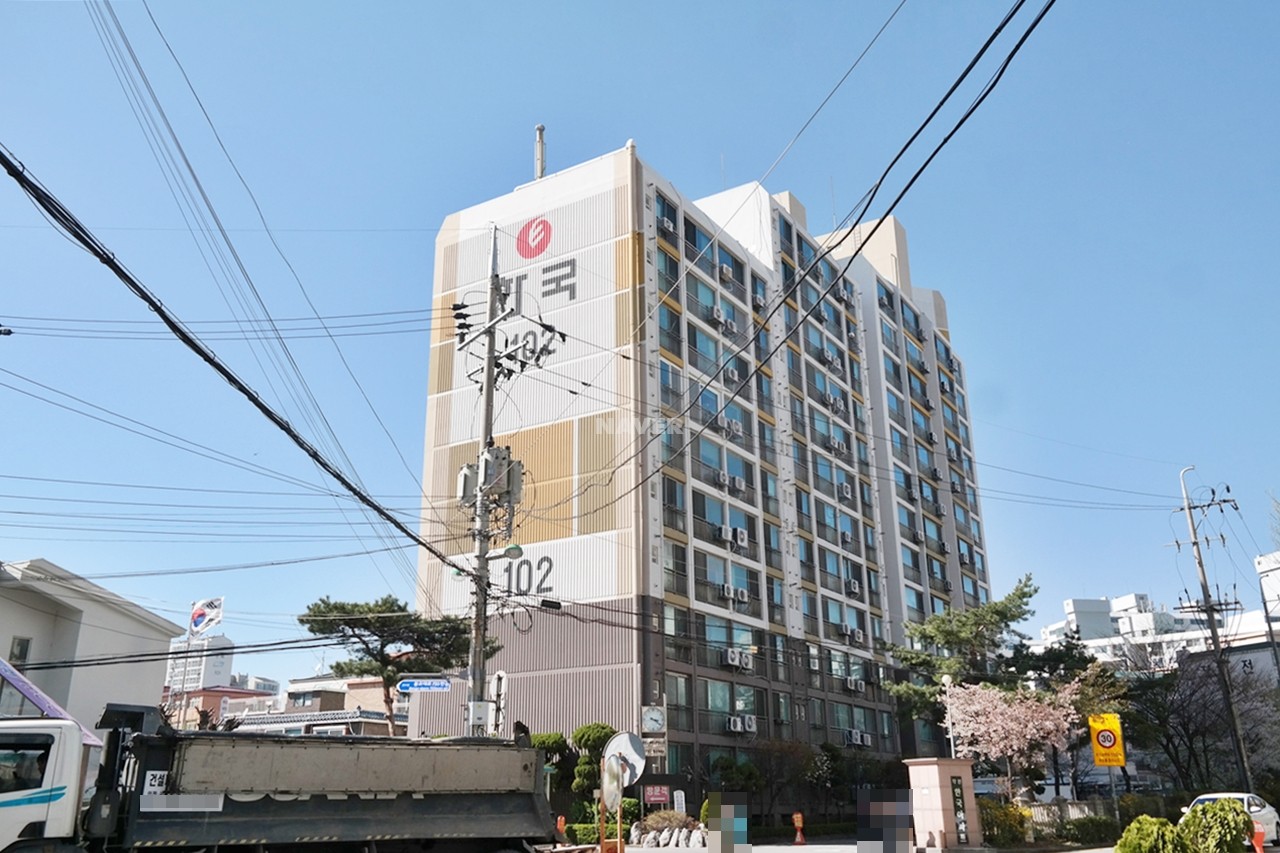 Building entrance with signage