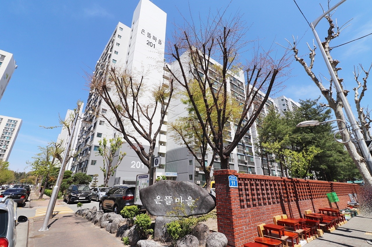 Building entrance with signage