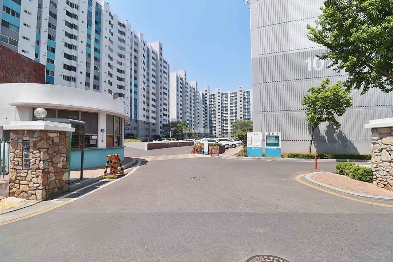 Building entrance with signage