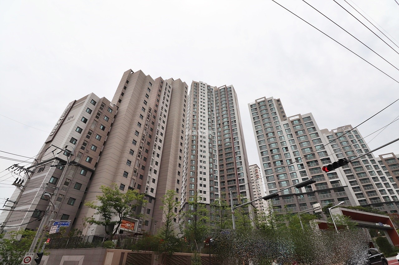 Building entrance with signage