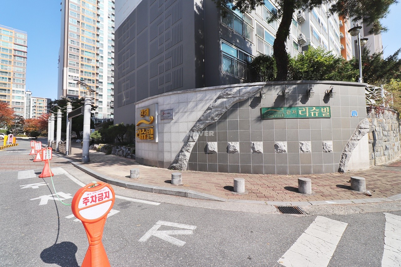 Building entrance with signage