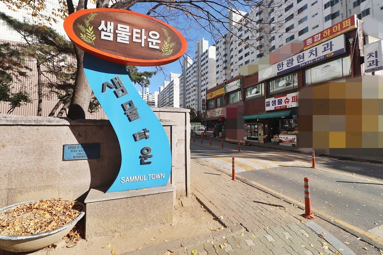 Building entrance with signage