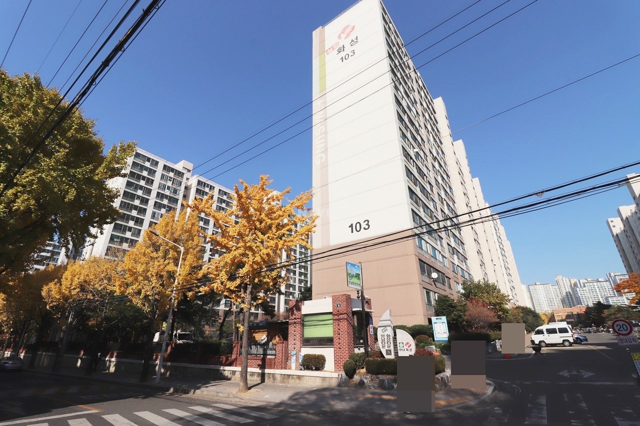 Building entrance with signage