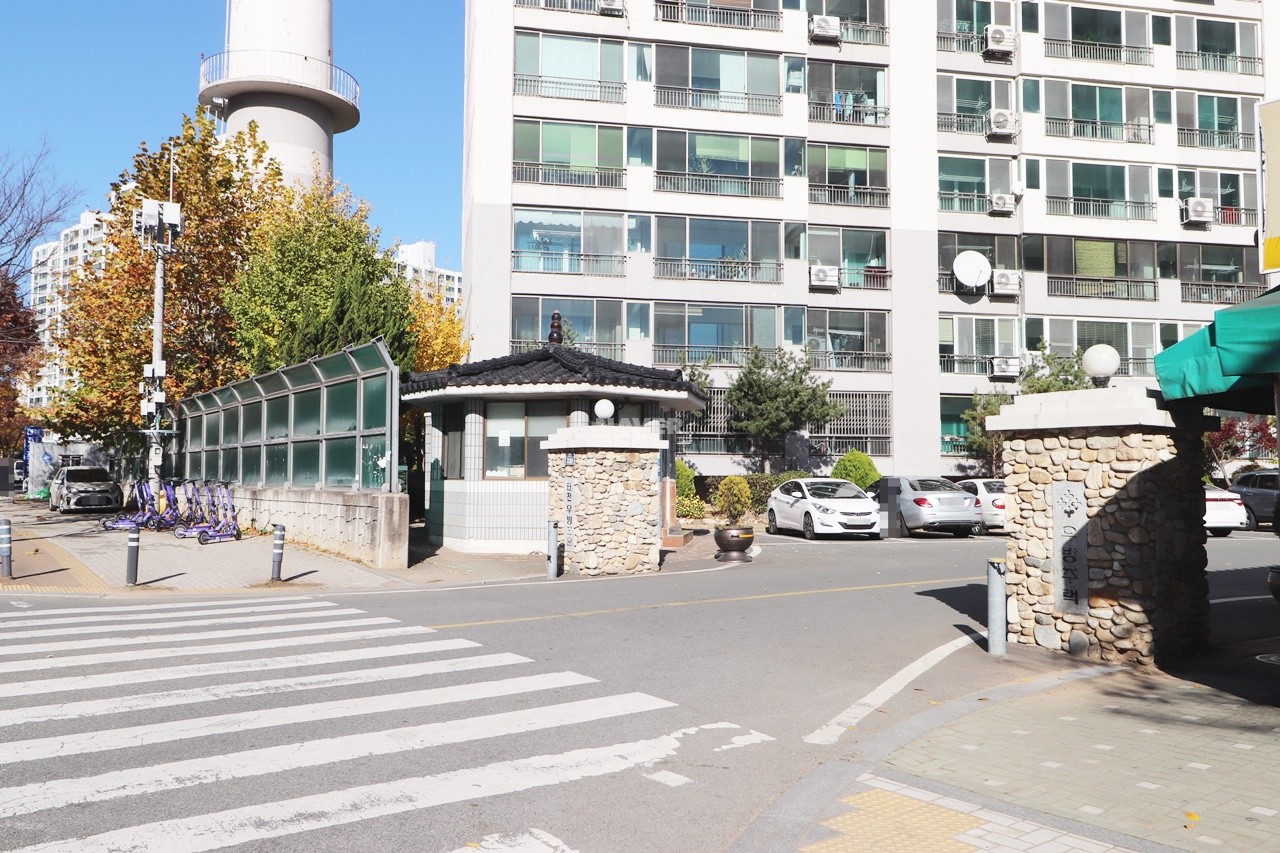 Building entrance with signage