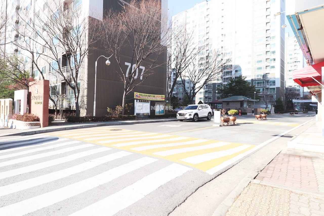 Building entrance with signage