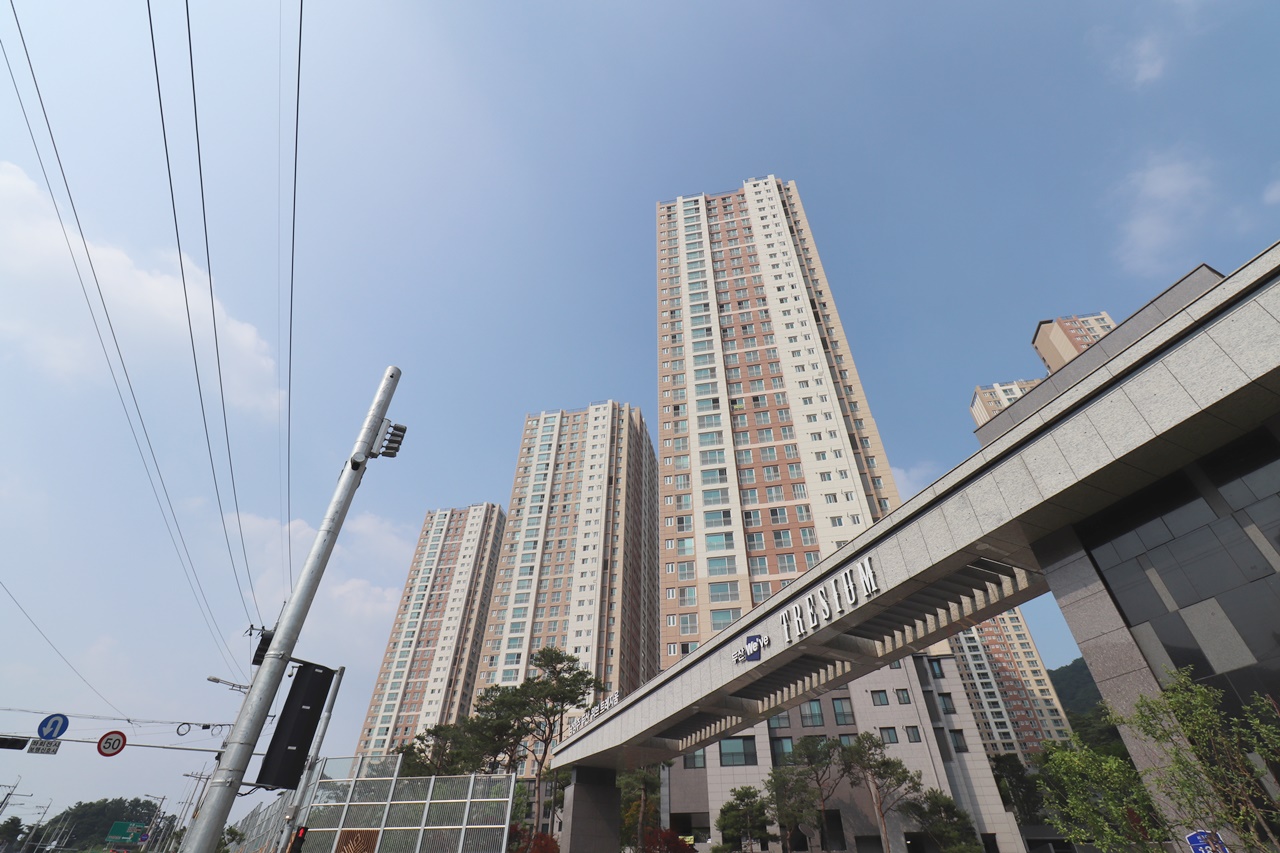 Building entrance with signage