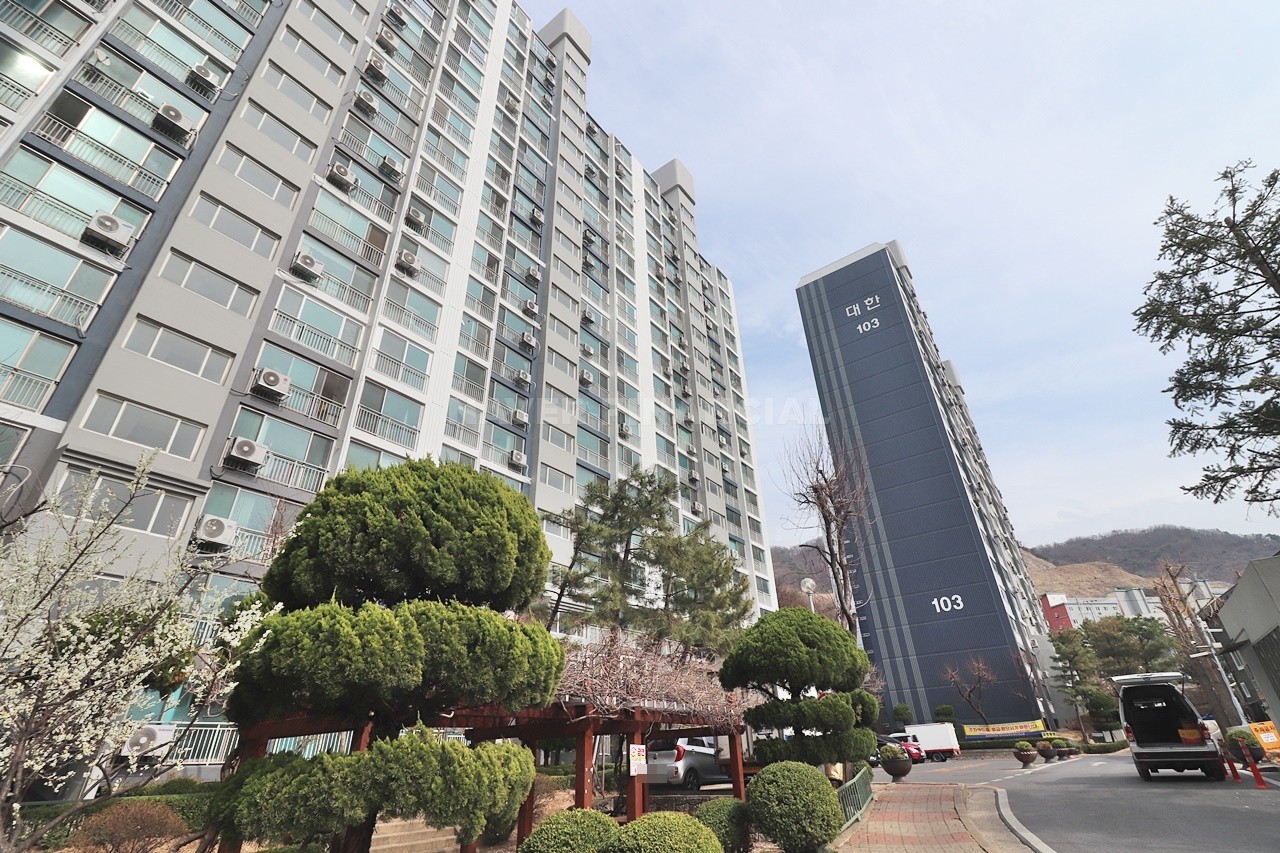 Building entrance with signage