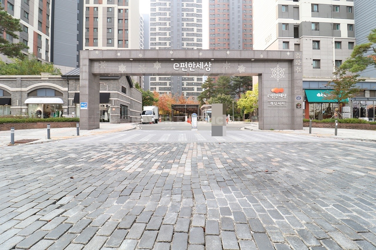Building entrance with signage