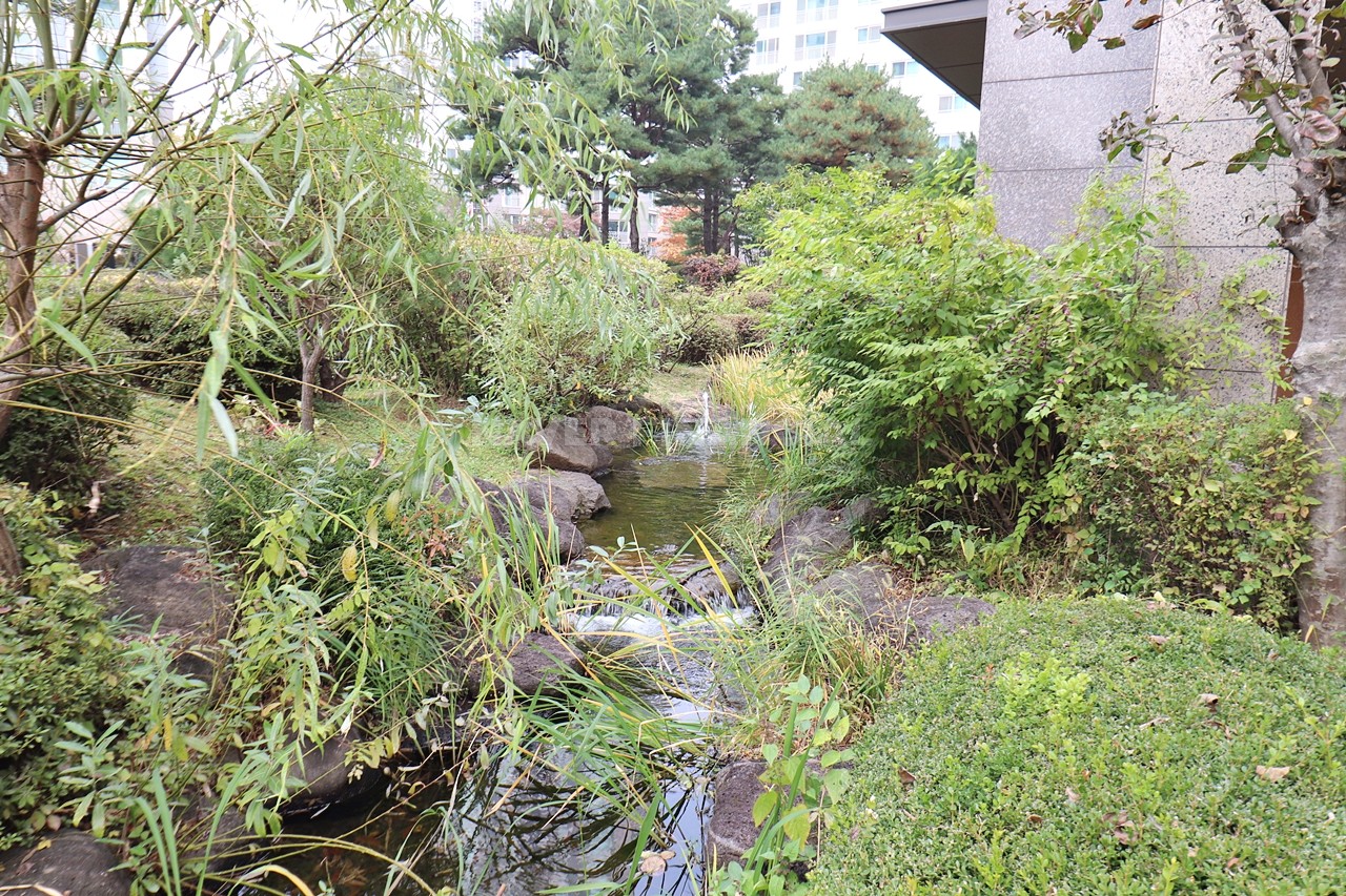 Building entrance with signage