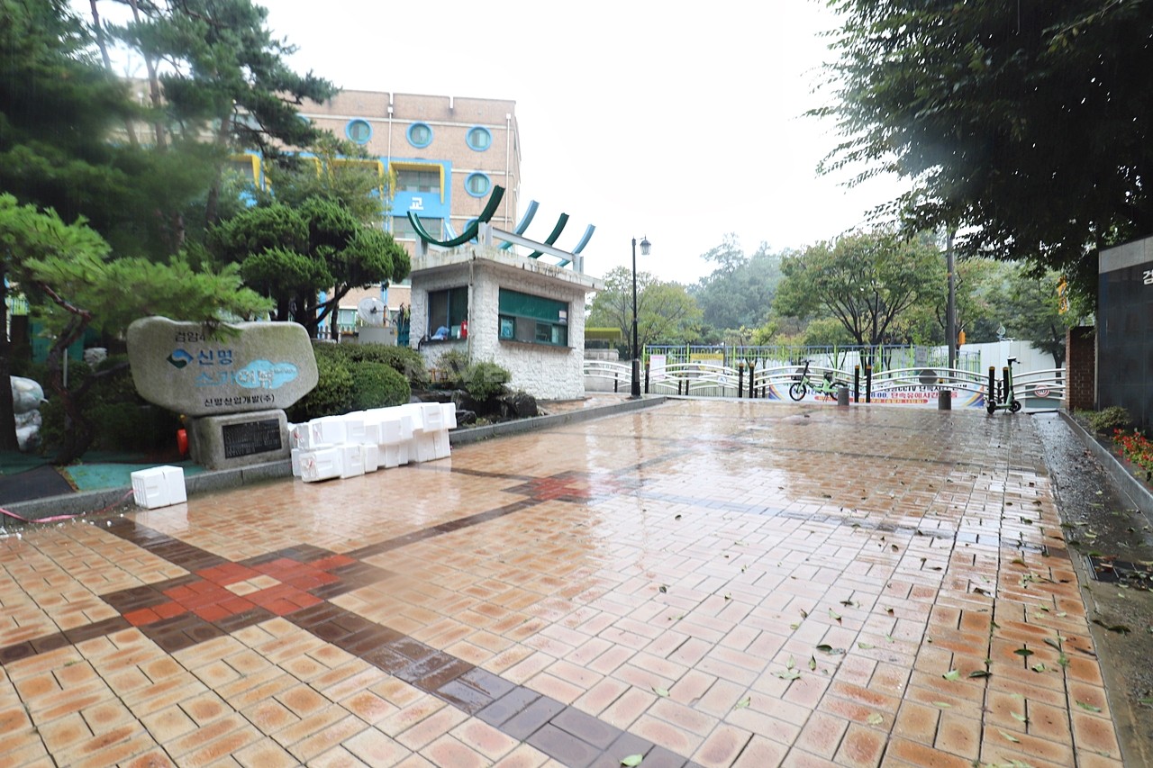 Building entrance with signage