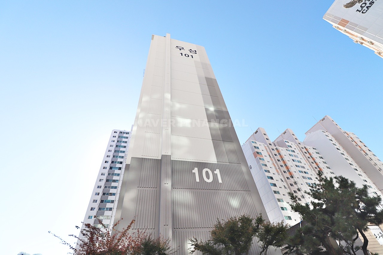 Building entrance with signage