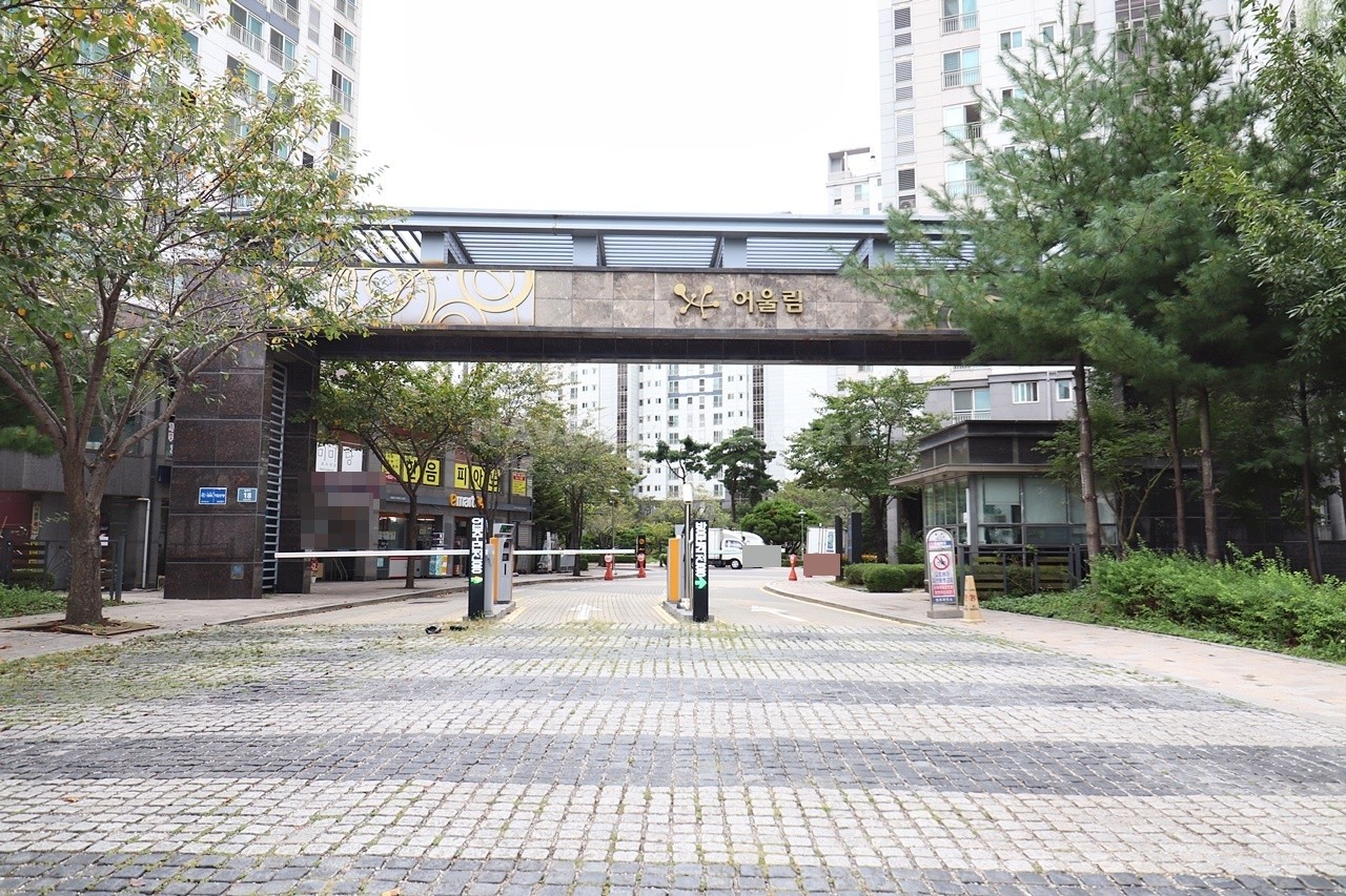 Building entrance with signage