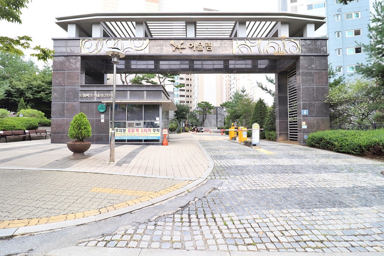 Building entrance with signage