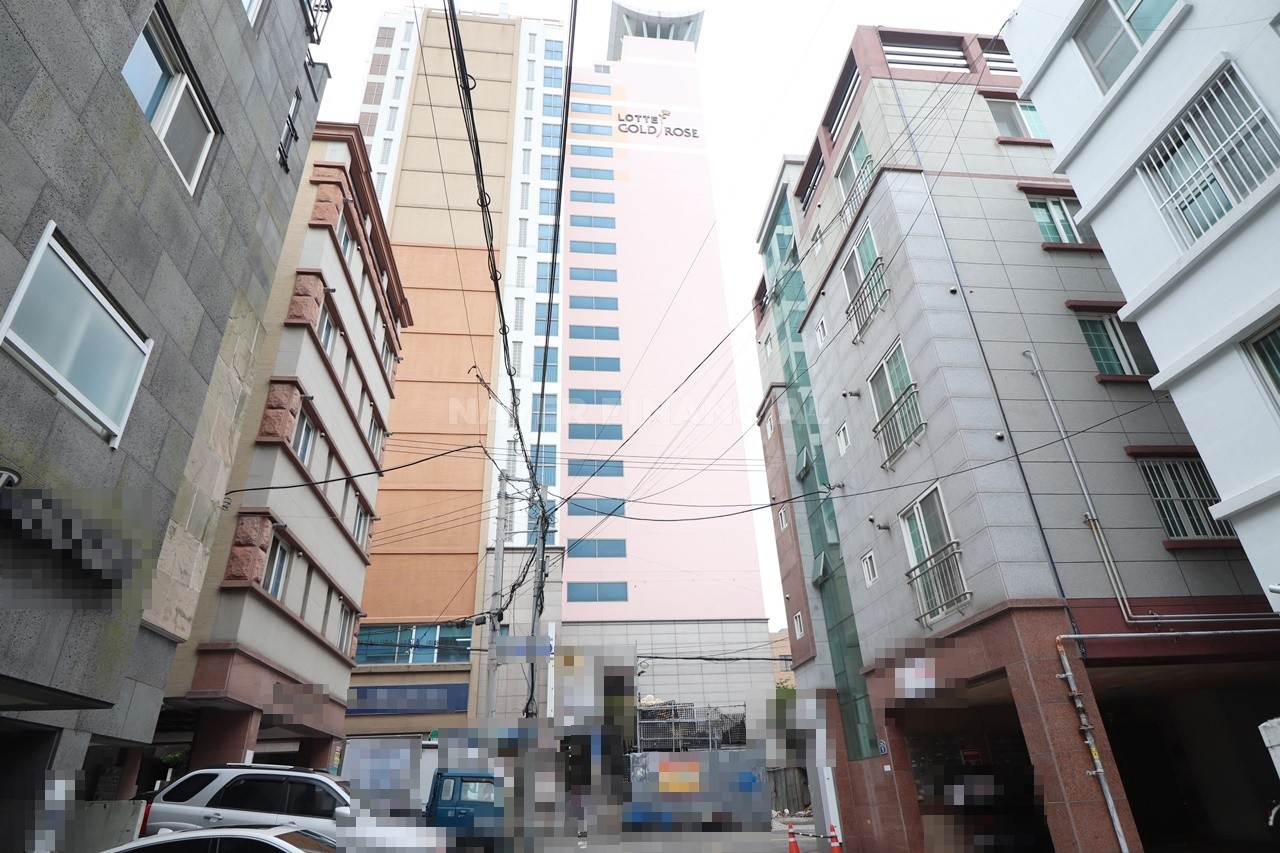 Building entrance with signage