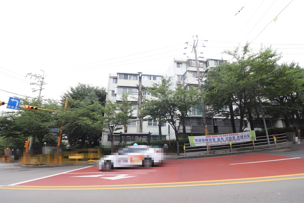 Building entrance with signage