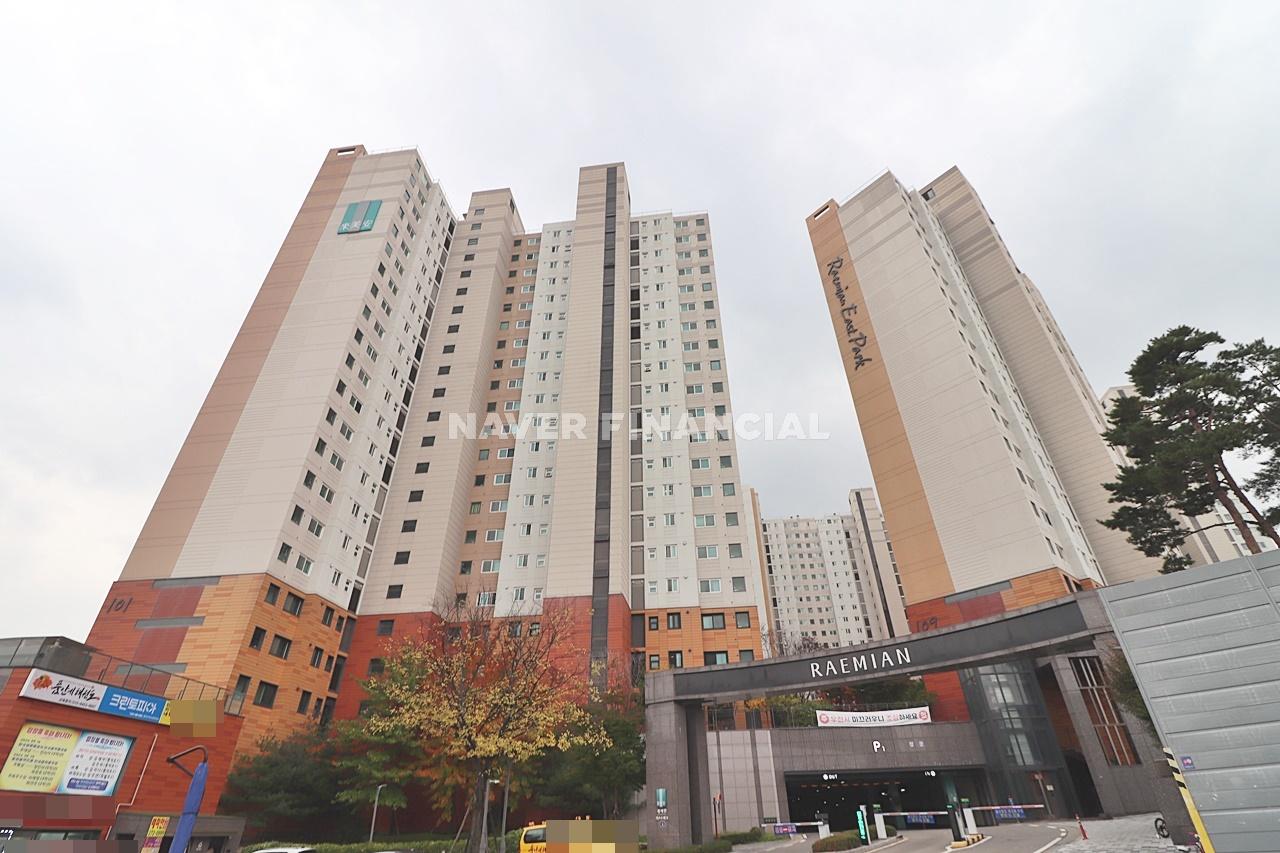 Building entrance with signage