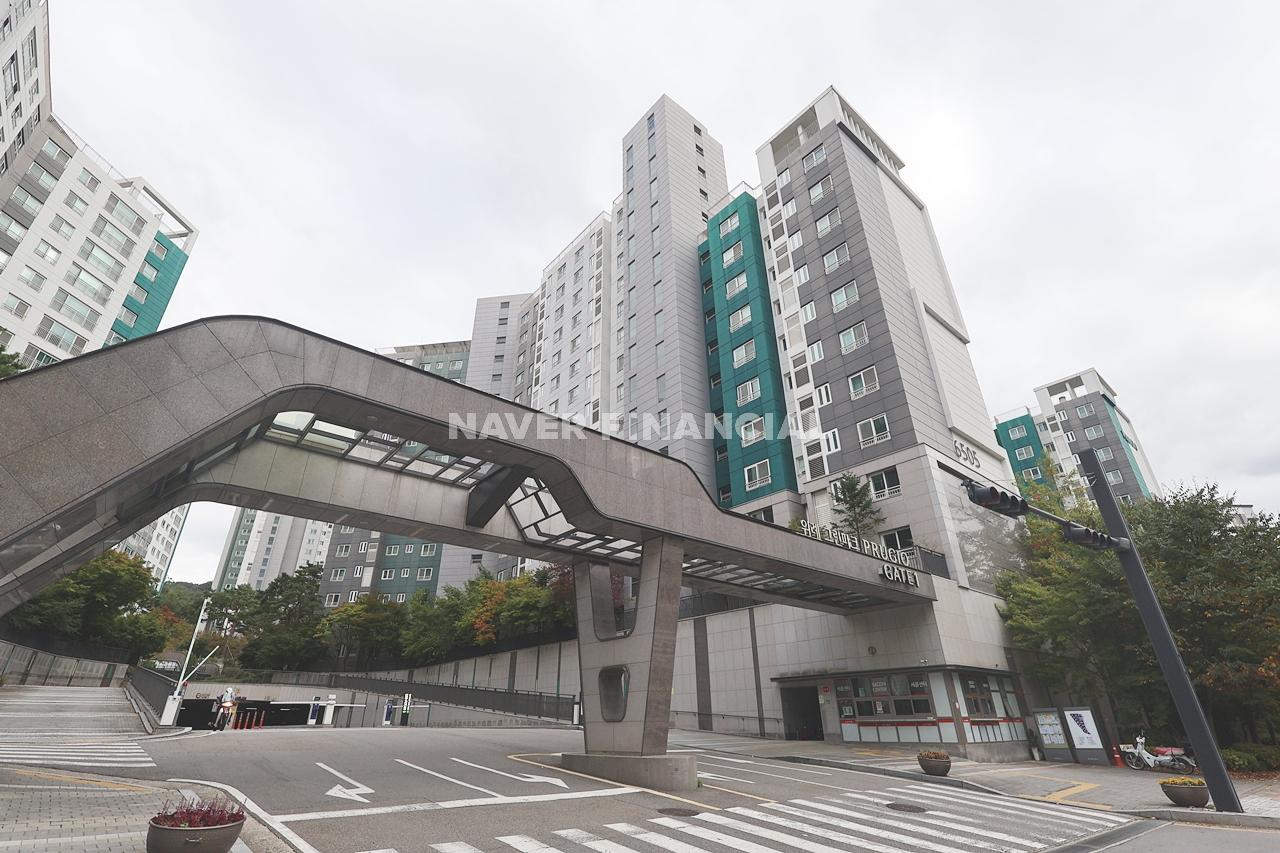 Building entrance with signage