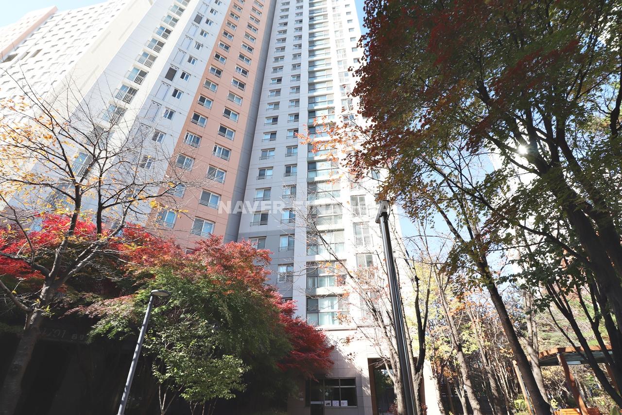 Building entrance with signage